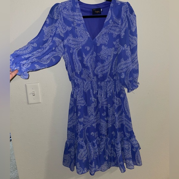 A6 - 305 Just Taylor deep blue v neckline ruffle hem paisley dress size small - Picture 4 of 8